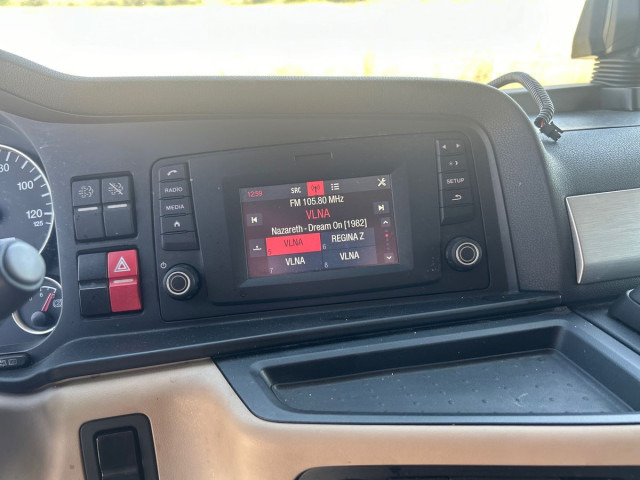 MAN TGX 26.470 6X2-4 BL tandem - Camião de lona: foto 3 MAN TGX 26.470 6X2-4 BL tandem - Camião de lona: foto 3