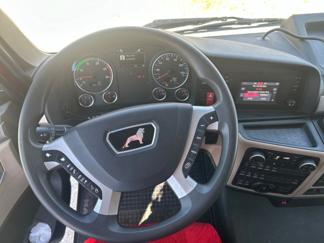 MAN TGX 26.470 6X2-4 BL tandem - Camião de lona: foto 4 MAN TGX 26.470 6X2-4 BL tandem - Camião de lona: foto 4