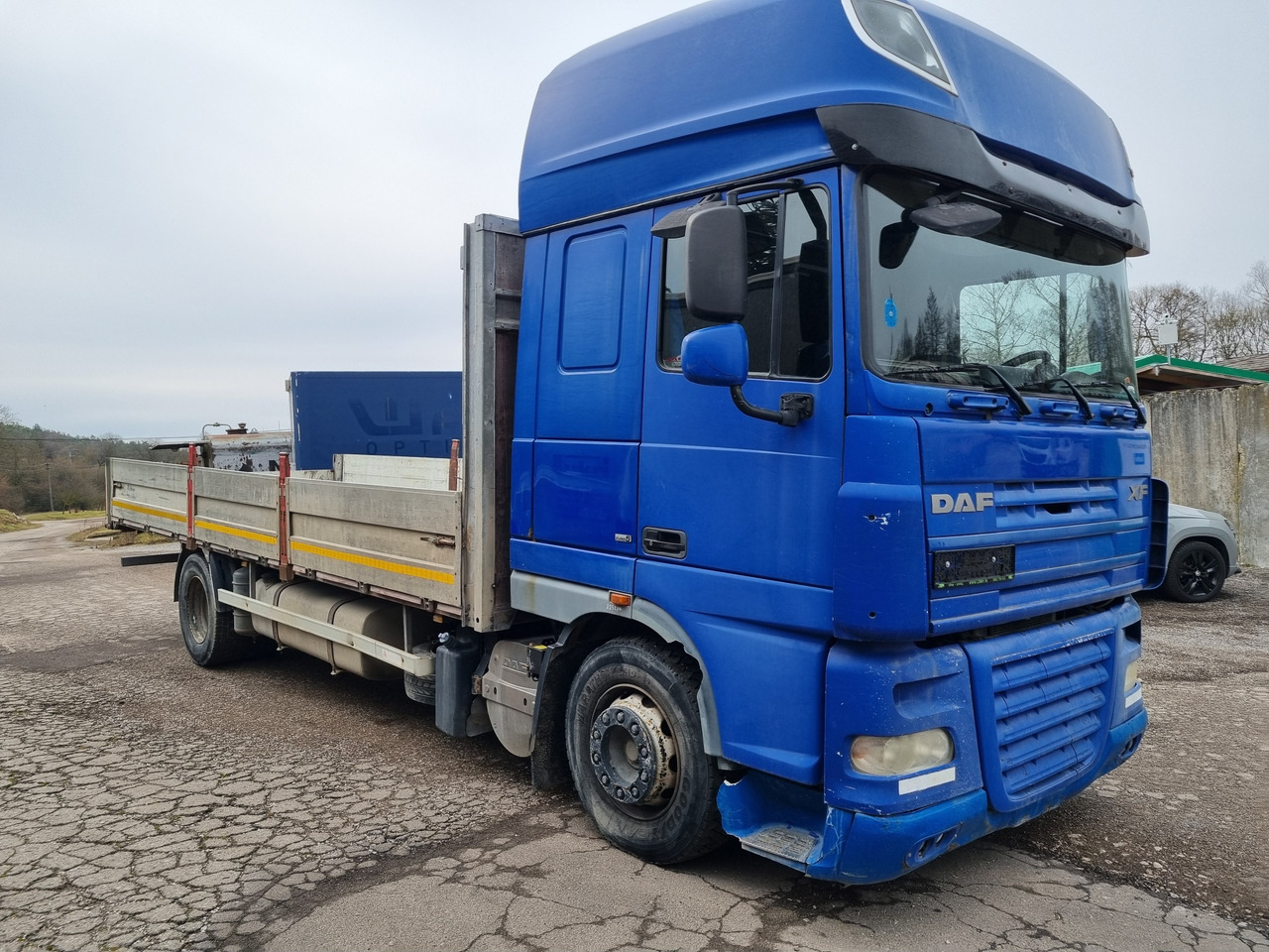 DAF XF 105.410 LD 4x2 EURO5 automat - Camião de caixa aberta/ Plataforma: foto 3 DAF XF 105.410 LD 4x2 EURO5 automat - Camião de caixa aberta/ Plataforma: foto 3