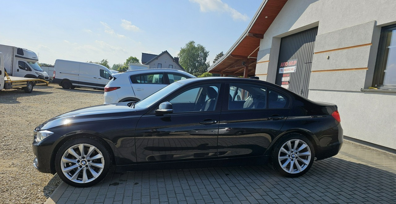 BMW SERIA 3 V (F30/F31/F34) BMW SERIA 3 BMW 330D xDrive ładny stan 4x4 sedan - Automóvel: foto 4 BMW SERIA 3 V (F30/F31/F34) BMW SERIA 3 BMW 330D xDrive ładny stan 4x4 sedan - Automóvel: foto 4
