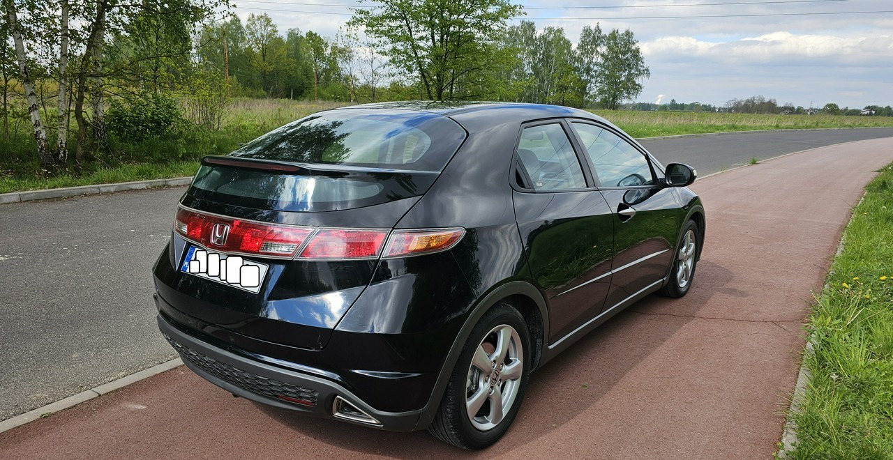 Honda Civic VIII bardzo ładna * pełnosprawna * - Hatchback: foto 4 Honda Civic VIII bardzo ładna * pełnosprawna * - Hatchback: foto 4