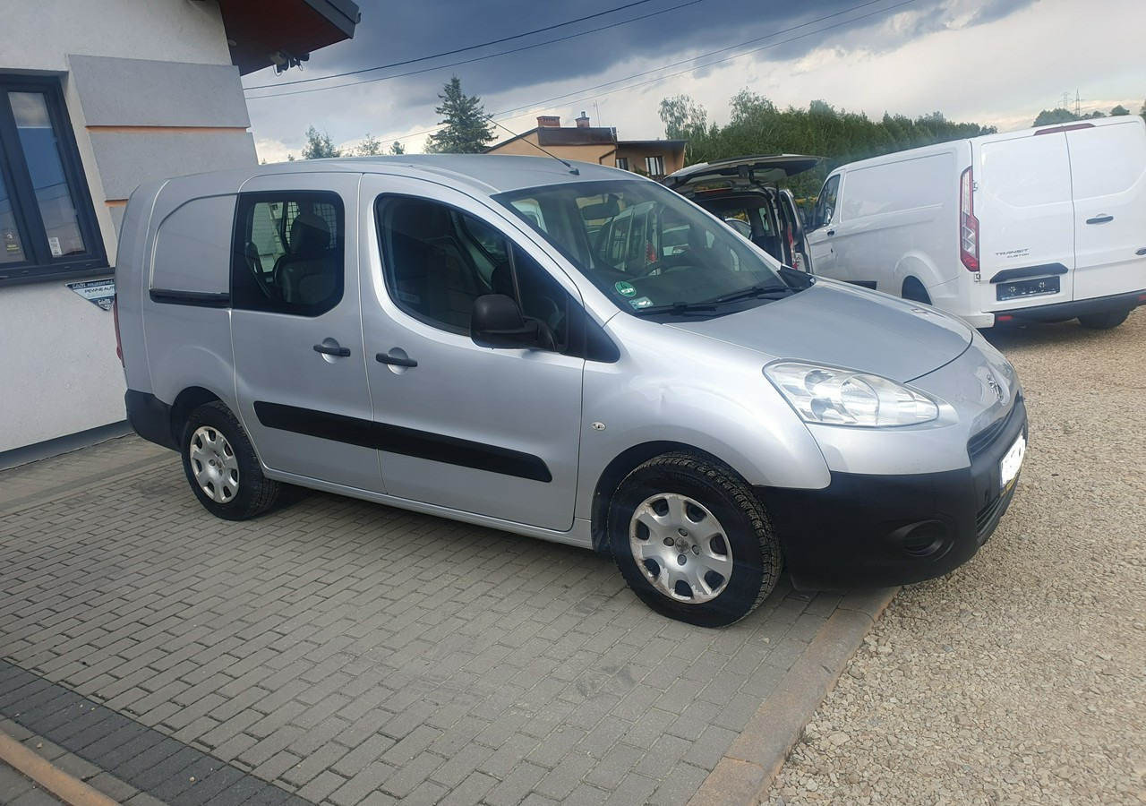 Peugeot Partner II 5 lub 2 osobowy *long * zabudowa gruau* - Automóvel: foto 5 Peugeot Partner II 5 lub 2 osobowy *long * zabudowa gruau* - Automóvel: foto 5