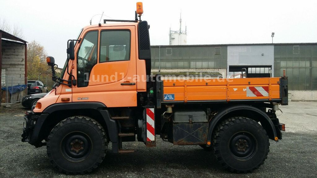 Mercedes-Benz Unimog U 300 Kipper Zugmaschine Kommunalhydraulik U 500 400 U 300 Kipper Zugmaschine Kommunalhydraulik U 500 400 - Veículo municipal/ Especial: foto 5 Mercedes-Benz Unimog U 300 Kipper Zugmaschine Kommunalhydraulik U 500 400 U 300 Kipper Zugmaschine Kommunalhydraulik U 500 400 - Veículo municipal/ Especial: foto 5
