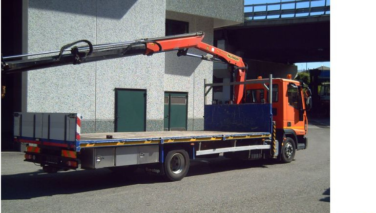 Iveco EUROCARGOeurocargo 120el22 - Camião de caixa aberta/ Plataforma, Camião grua: foto 2 Iveco EUROCARGOeurocargo 120el22 - Camião de caixa aberta/ Plataforma, Camião grua: foto 2