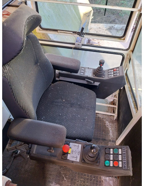 Liebherr 71/90/110EC-B cabin - Guindaste de torre: foto 2 Liebherr 71/90/110EC-B cabin - Guindaste de torre: foto 2