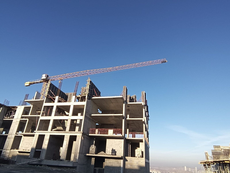 Liebherr 71EC-B, 2006yom, 36m huh, cross, cabin - Guindaste de torre: foto 2 Liebherr 71EC-B, 2006yom, 36m huh, cross, cabin - Guindaste de torre: foto 2