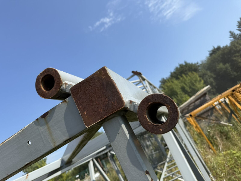 Liebherr 80HC 120HC 170HC towers + 120HC undercarriage - Guindaste de torre: foto 5 Liebherr 80HC 120HC 170HC towers + 120HC undercarriage - Guindaste de torre: foto 5