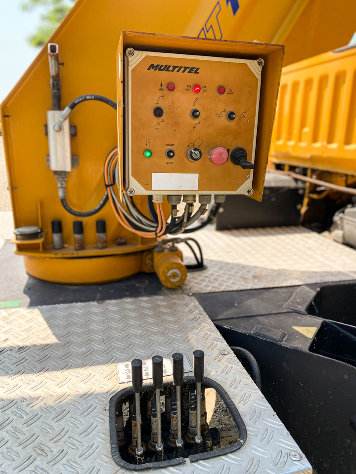 MULTITEL MT182AZ - Caminhão com plataforma aérea: foto 4 MULTITEL MT182AZ - Caminhão com plataforma aérea: foto 4