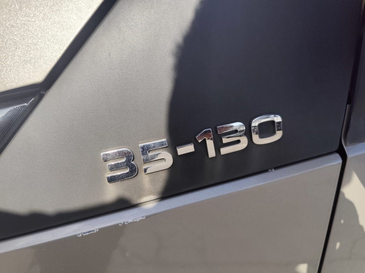 IVECO DAILY 35-130 - Camião grua, Carrinha basculante: foto 4 IVECO DAILY 35-130 - Camião grua, Carrinha basculante: foto 4