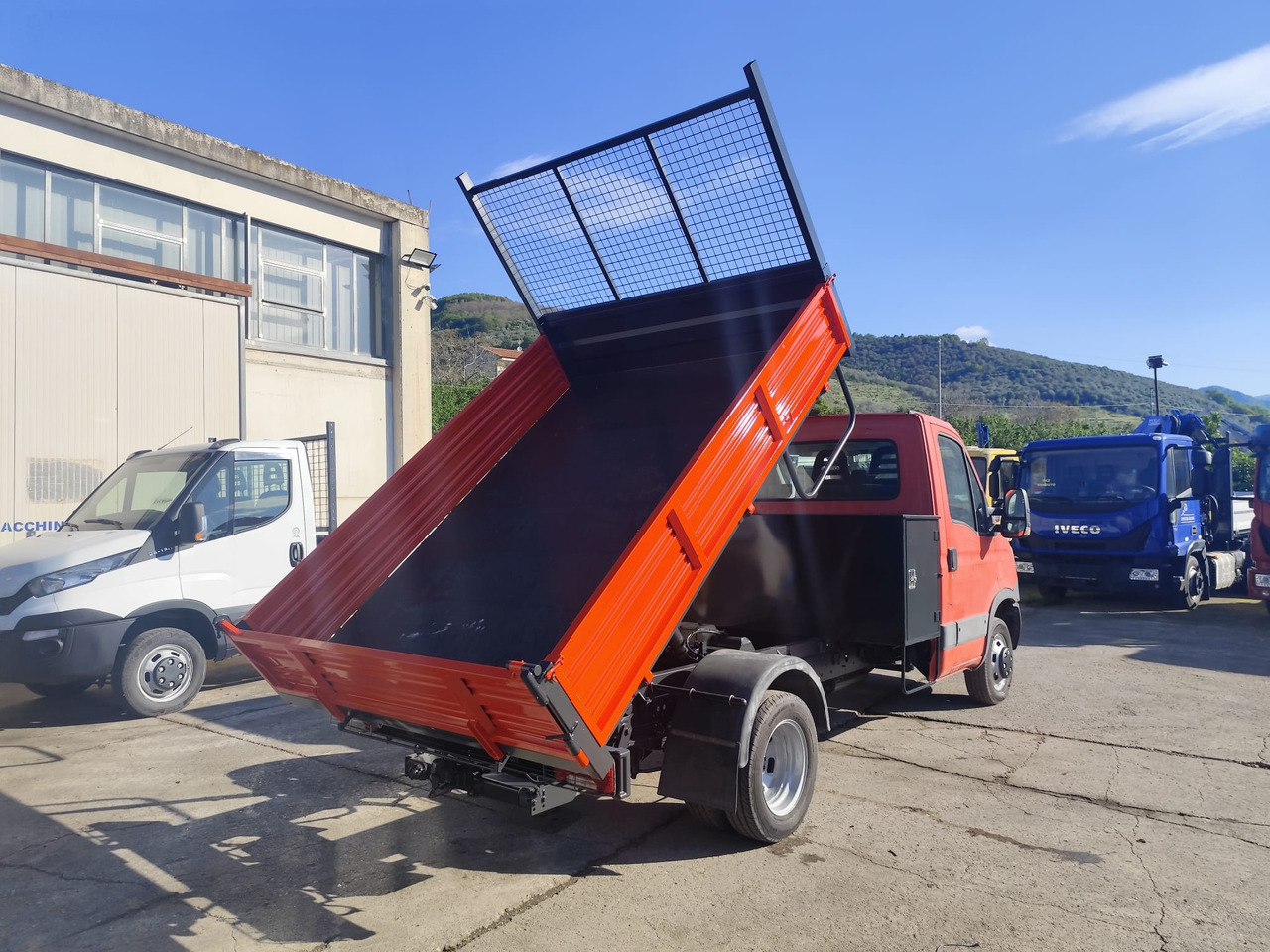 IVECO DAILY 35C13 - Carrinha basculante: foto 4 IVECO DAILY 35C13 - Carrinha basculante: foto 4