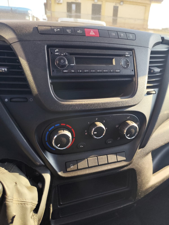 IVECO DAILY 35C15 - Camião grua, Carrinha basculante: foto 5 IVECO DAILY 35C15 - Camião grua, Carrinha basculante: foto 5