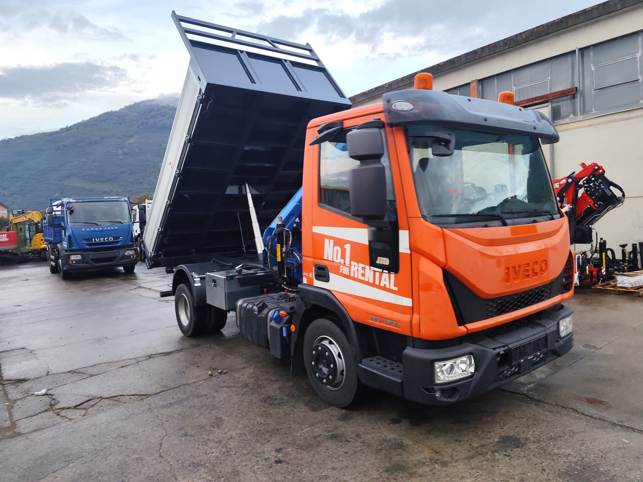 IVECO EUROCARGO 120-90L - Camião grua, Camião basculante: foto 1 IVECO EUROCARGO 120-90L - Camião grua, Camião basculante: foto 1