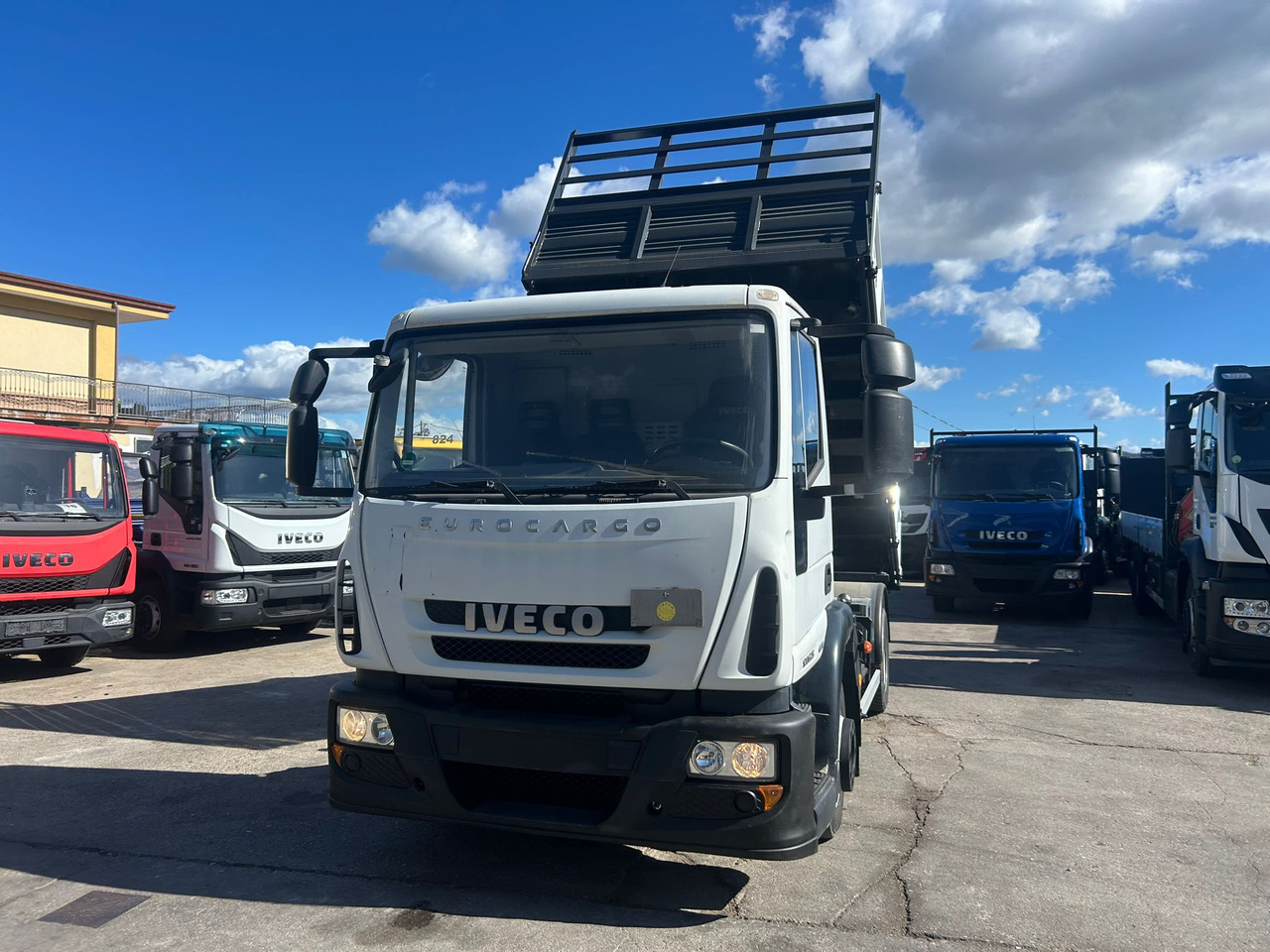 IVECO EUROCARGO 120E25 - Camião basculante: foto 5 IVECO EUROCARGO 120E25 - Camião basculante: foto 5