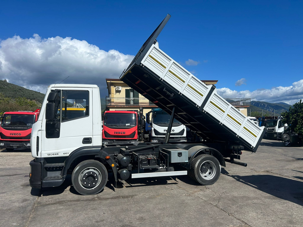 IVECO EUROCARGO 120E25 - Camião basculante: foto 2 IVECO EUROCARGO 120E25 - Camião basculante: foto 2