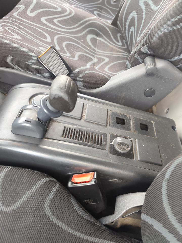 IVECO EUROCARGO 120E28P - Camião chassi: foto 4 IVECO EUROCARGO 120E28P - Camião chassi: foto 4