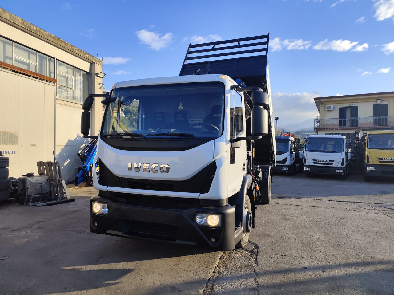 IVECO EUROCARGO 120E28P - Camião grua: foto 3 IVECO EUROCARGO 120E28P - Camião grua: foto 3