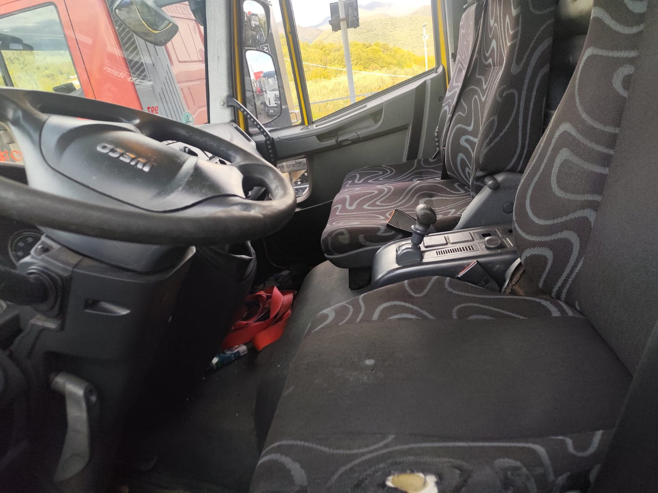 IVECO EUROCARGO 120E28P - Camião chassi: foto 5 IVECO EUROCARGO 120E28P - Camião chassi: foto 5