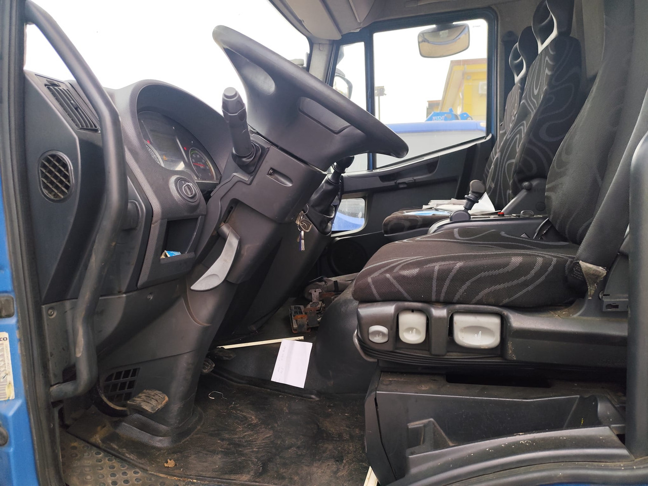 IVECO EUROCARGO 140E25 - Camião chassi: foto 3 IVECO EUROCARGO 140E25 - Camião chassi: foto 3