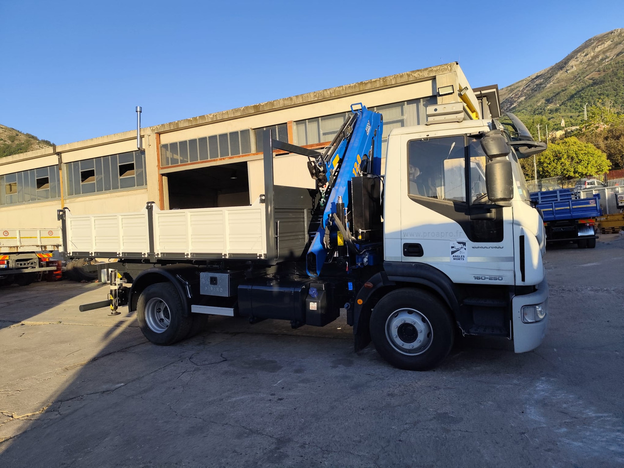 IVECO EUROCARGO 160-250 - Camião grua, Camião basculante: foto 5 IVECO EUROCARGO 160-250 - Camião grua, Camião basculante: foto 5