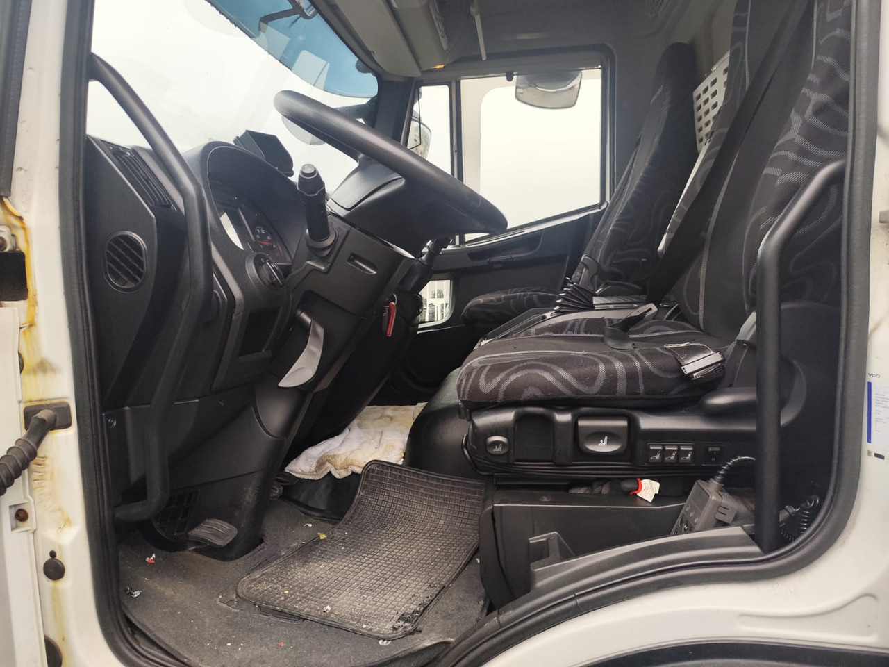 IVECO EUROCARGO 160-280 - Camião furgão, Camião grua: foto 5 IVECO EUROCARGO 160-280 - Camião furgão, Camião grua: foto 5