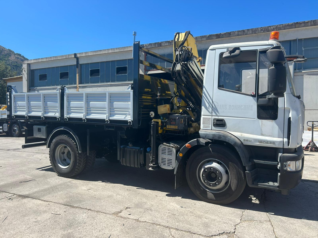 IVECO EUROCARGO 160E28 - Camião grua, Camião basculante: foto 3 IVECO EUROCARGO 160E28 - Camião grua, Camião basculante: foto 3