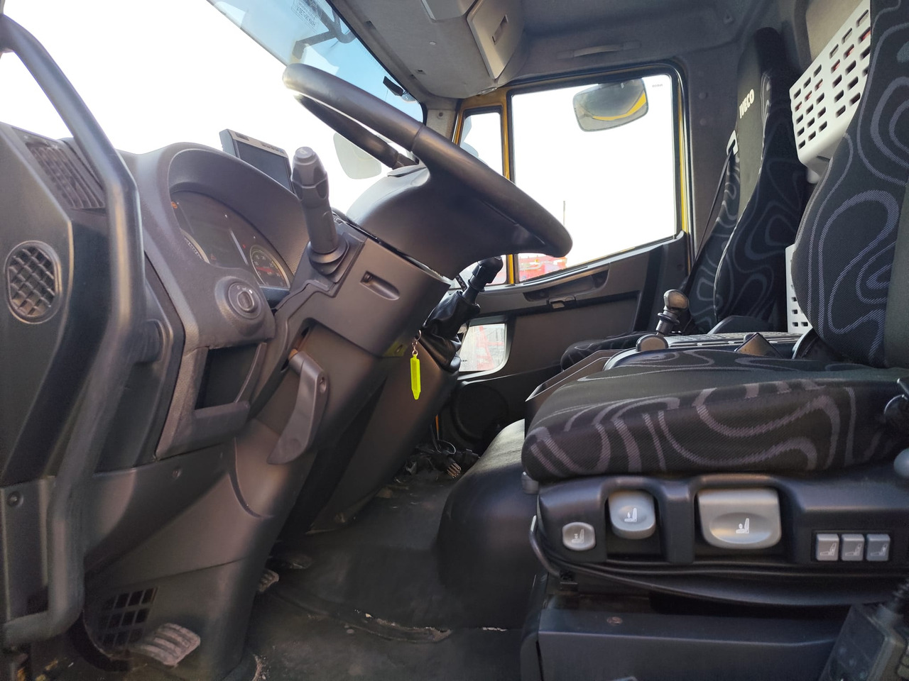 Camião chassi IVECO EUROCARGO 160E30: foto 11