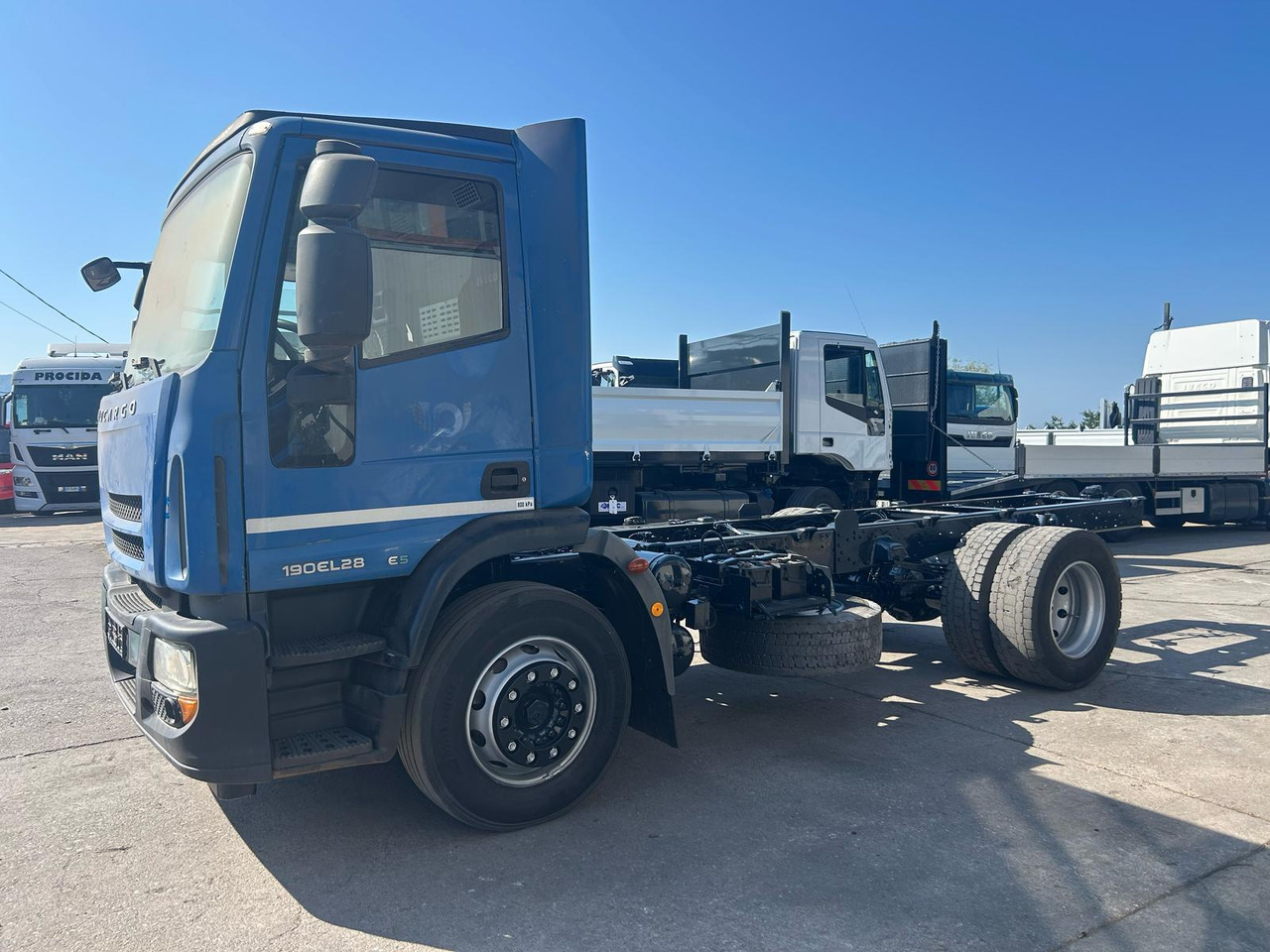 IVECO EUROCARGO 190EL28 - Camião chassi: foto 1 IVECO EUROCARGO 190EL28 - Camião chassi: foto 1