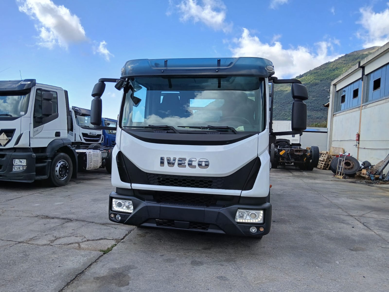 IVECO EUROCARGO 75-210 - Camião basculante: foto 5 IVECO EUROCARGO 75-210 - Camião basculante: foto 5