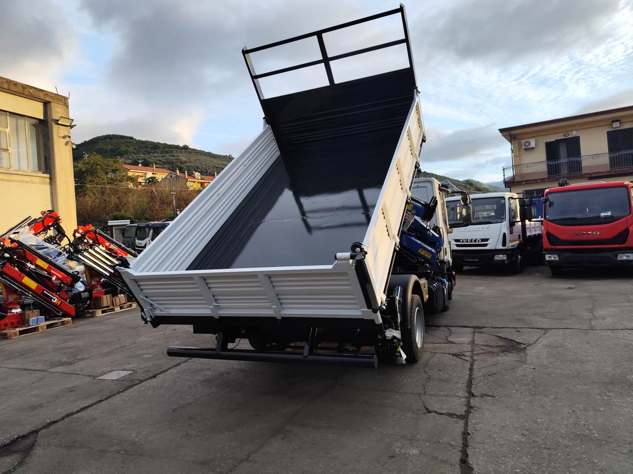 IVECO EUROCARGO 80-210 - Camião grua, Camião basculante: foto 5 IVECO EUROCARGO 80-210 - Camião grua, Camião basculante: foto 5