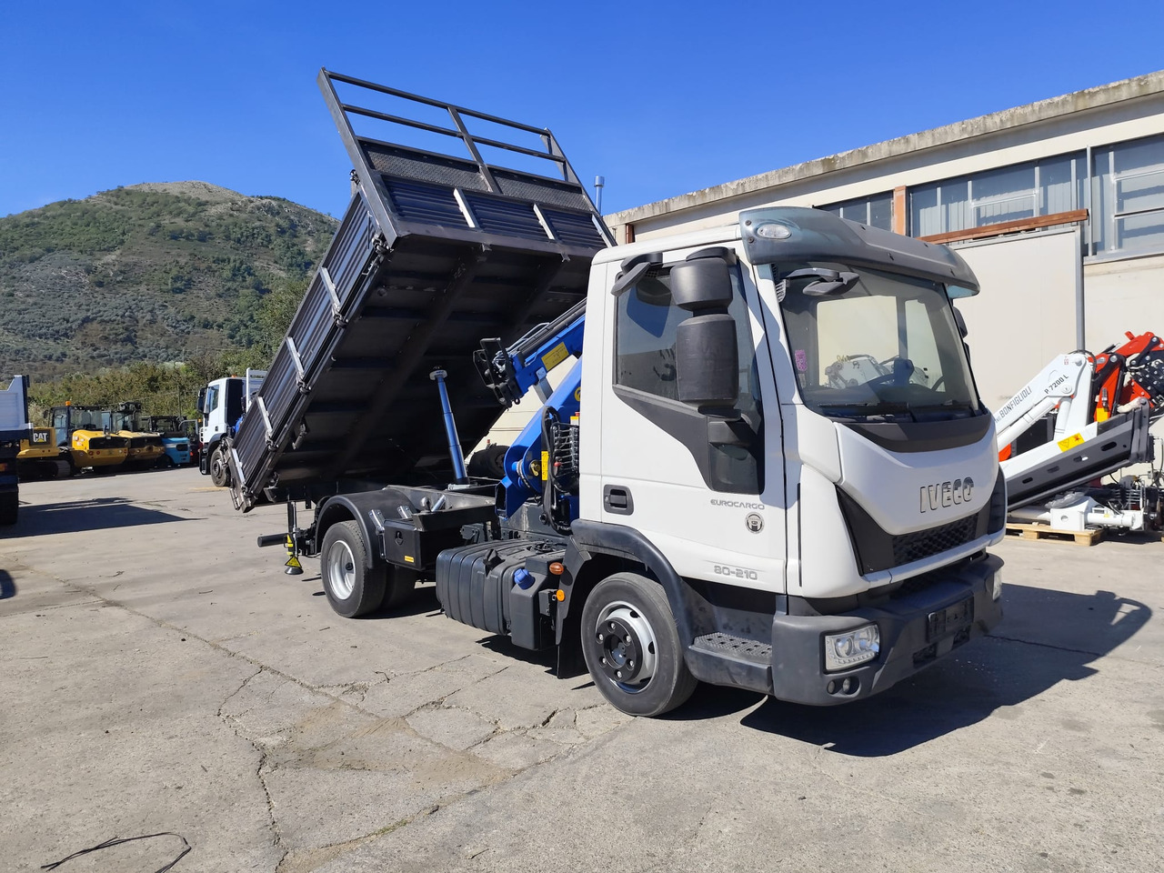 IVECO EUROCARGO 80-210 - Camião grua, Camião basculante: foto 4 IVECO EUROCARGO 80-210 - Camião grua, Camião basculante: foto 4