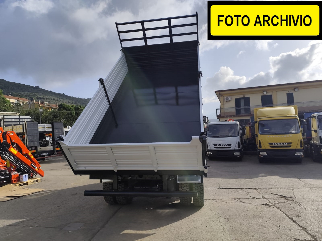 IVECO EUROCARGO ML140E18 - Camião basculante: foto 3 IVECO EUROCARGO ML140E18 - Camião basculante: foto 3