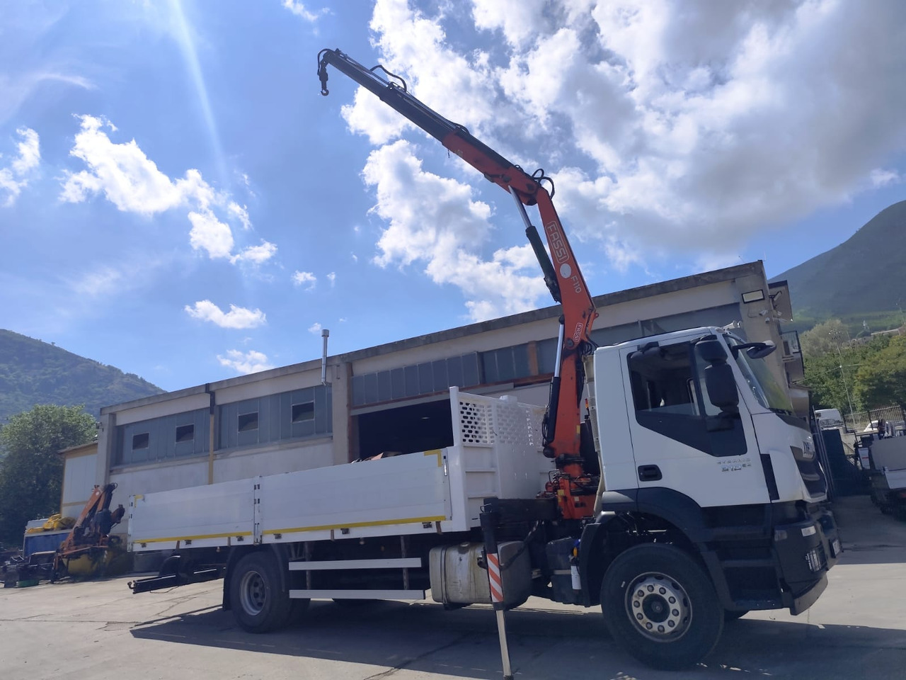 IVECO STRALIS 190S31 - Camião grua: foto 3 IVECO STRALIS 190S31 - Camião grua: foto 3
