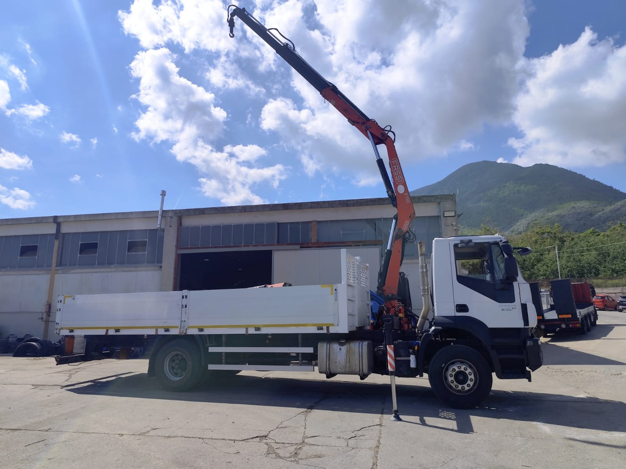IVECO STRALIS 190S31 - Camião grua: foto 2 IVECO STRALIS 190S31 - Camião grua: foto 2