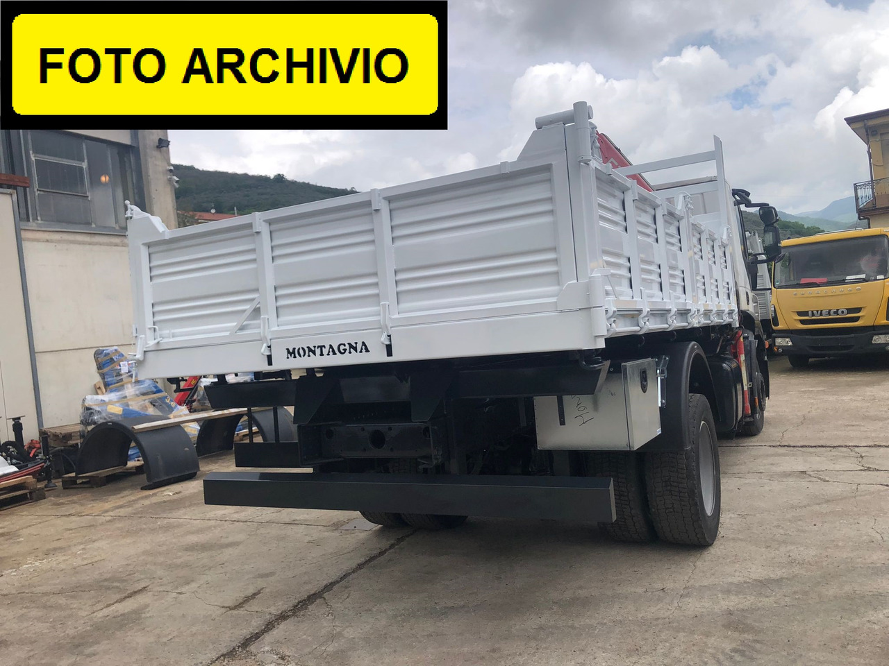 IVECO STRALIS 190S31 - Camião grua: foto 2 IVECO STRALIS 190S31 - Camião grua: foto 2