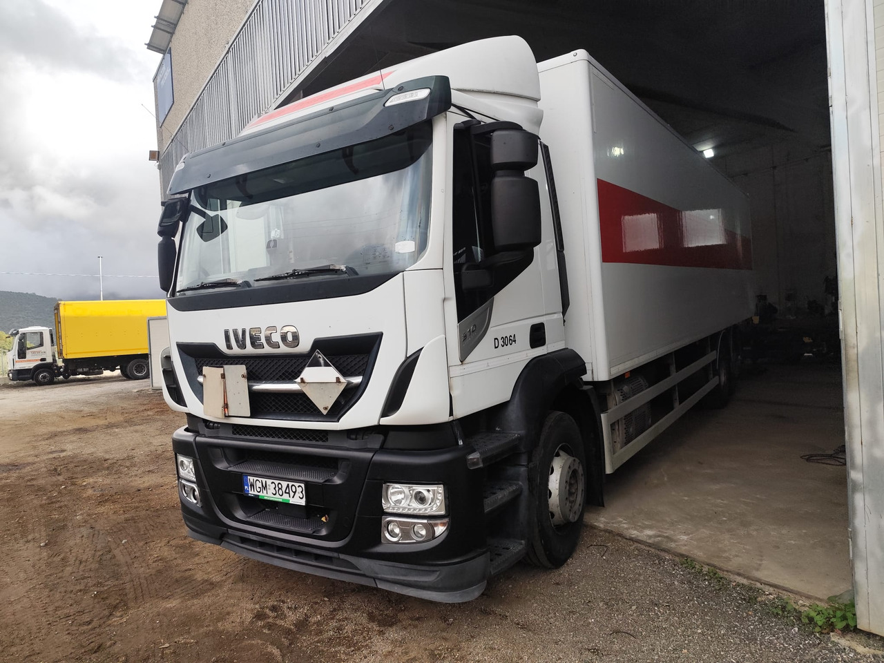 IVECO STRALIS AD 260S31 XP - Camião furgão: foto 3 IVECO STRALIS AD 260S31 XP - Camião furgão: foto 3