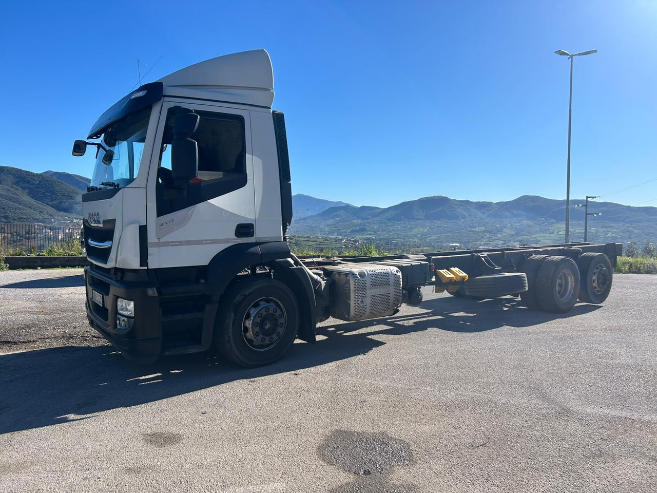 IVECO STRALIS AD 260S31 XP - Camião chassi: foto 3 IVECO STRALIS AD 260S31 XP - Camião chassi: foto 3