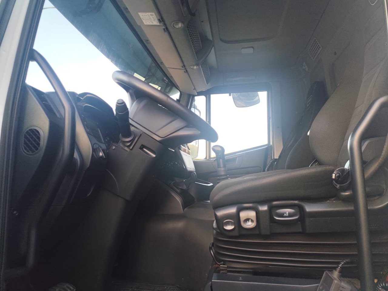 IVECO STRALIS AD 260S31 XP - Camião chassi: foto 2 IVECO STRALIS AD 260S31 XP - Camião chassi: foto 2