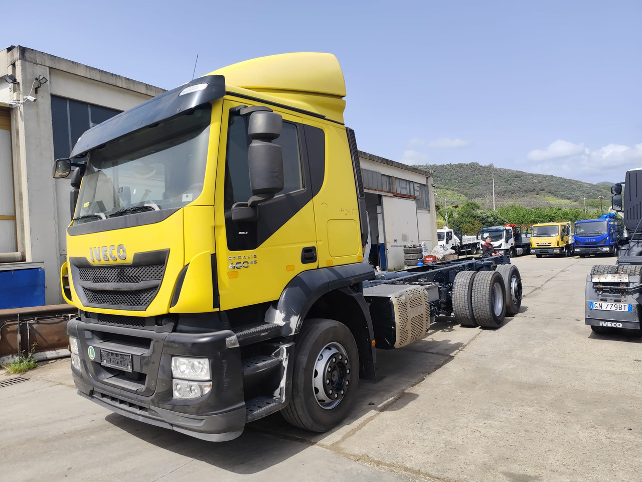 IVECO STRALIS AS 260S46 - Camião de caixa aberta/ Plataforma: foto 1 IVECO STRALIS AS 260S46 - Camião de caixa aberta/ Plataforma: foto 1