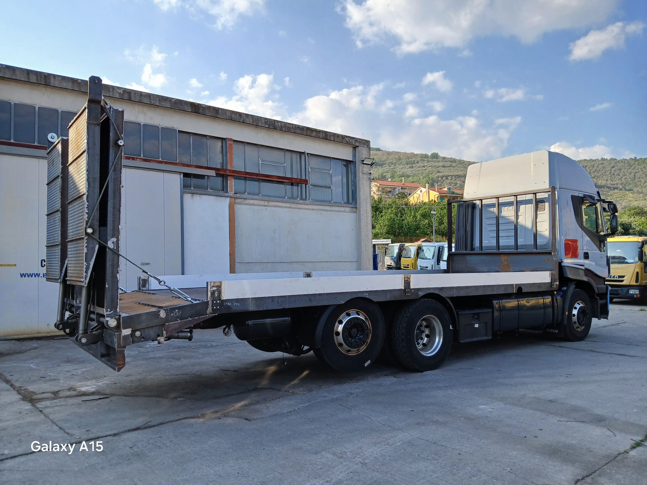 IVECO STRALIS AS 260S46 - Camião de caixa aberta/ Plataforma: foto 2 IVECO STRALIS AS 260S46 - Camião de caixa aberta/ Plataforma: foto 2