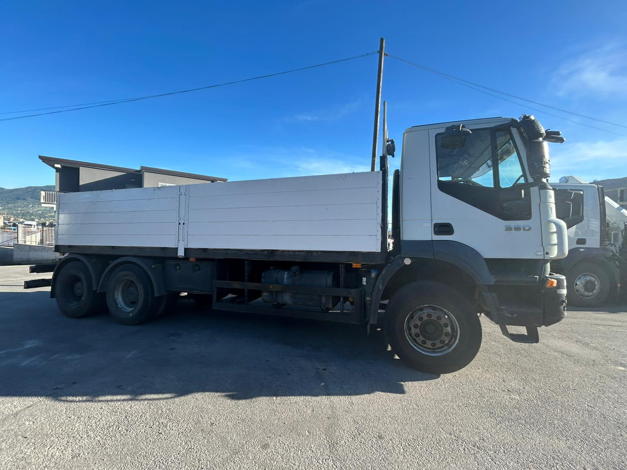 IVECO TRAKKER 260T36 - Camião de caixa aberta/ Plataforma: foto 5 IVECO TRAKKER 260T36 - Camião de caixa aberta/ Plataforma: foto 5