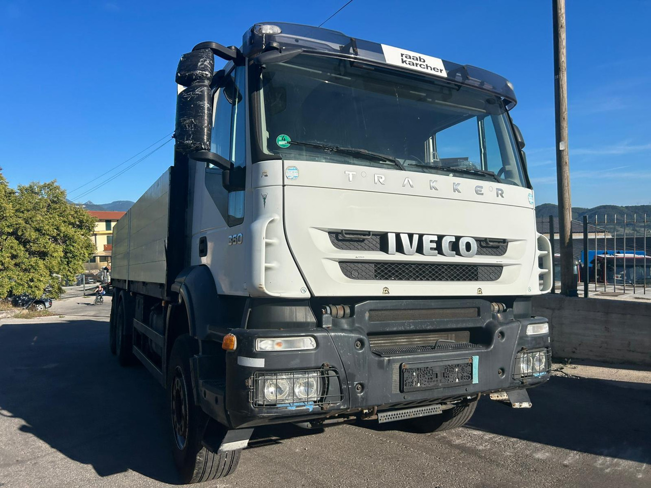 IVECO TRAKKER 260T36 - Camião de caixa aberta/ Plataforma: foto 4 IVECO TRAKKER 260T36 - Camião de caixa aberta/ Plataforma: foto 4
