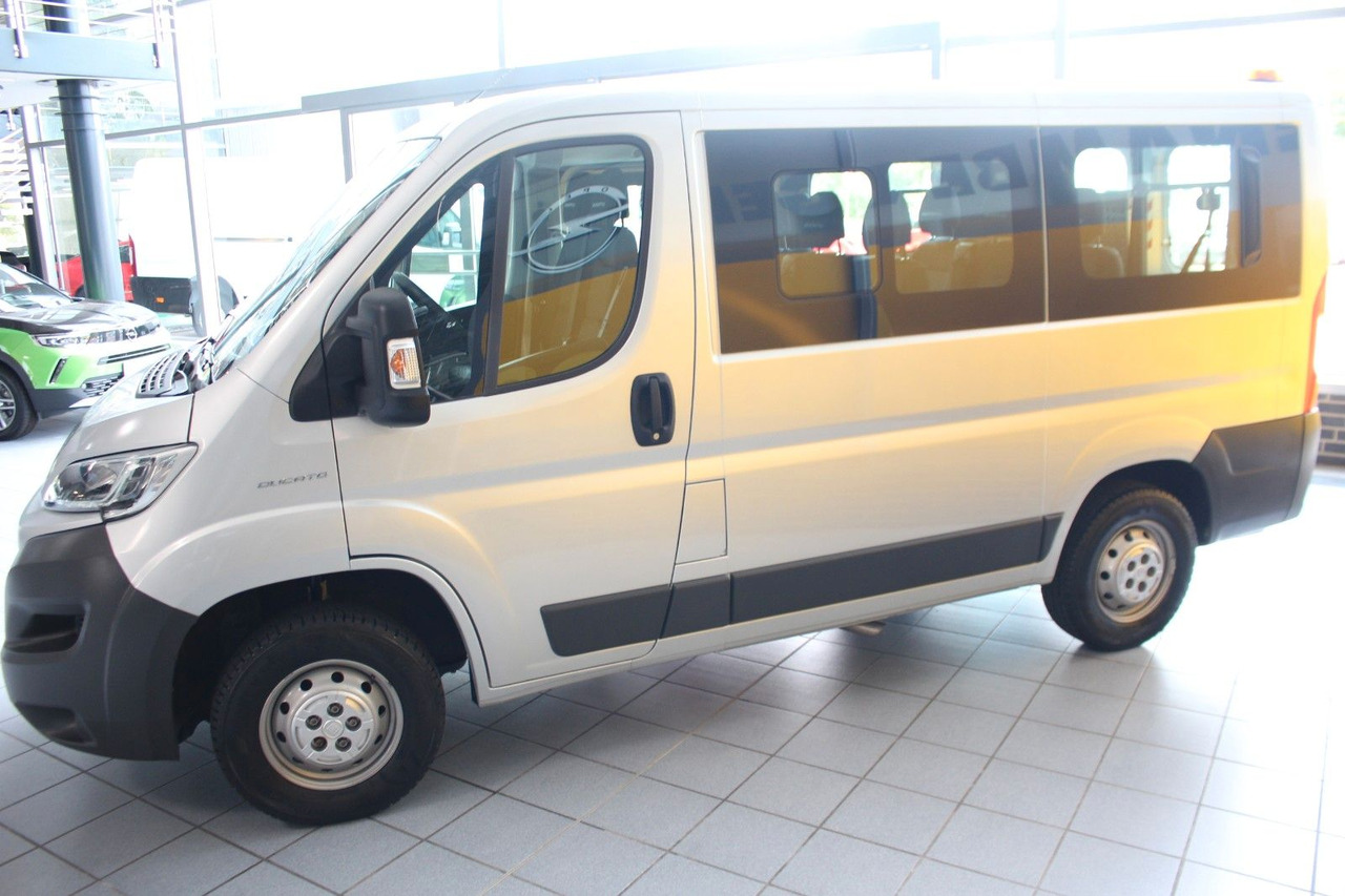 Fiat Ducato Kombi 33 150 L1H1 9-Sitzer Rollstuhlrampe - Furgão de passageiros: foto 4 Fiat Ducato Kombi 33 150 L1H1 9-Sitzer Rollstuhlrampe - Furgão de passageiros: foto 4