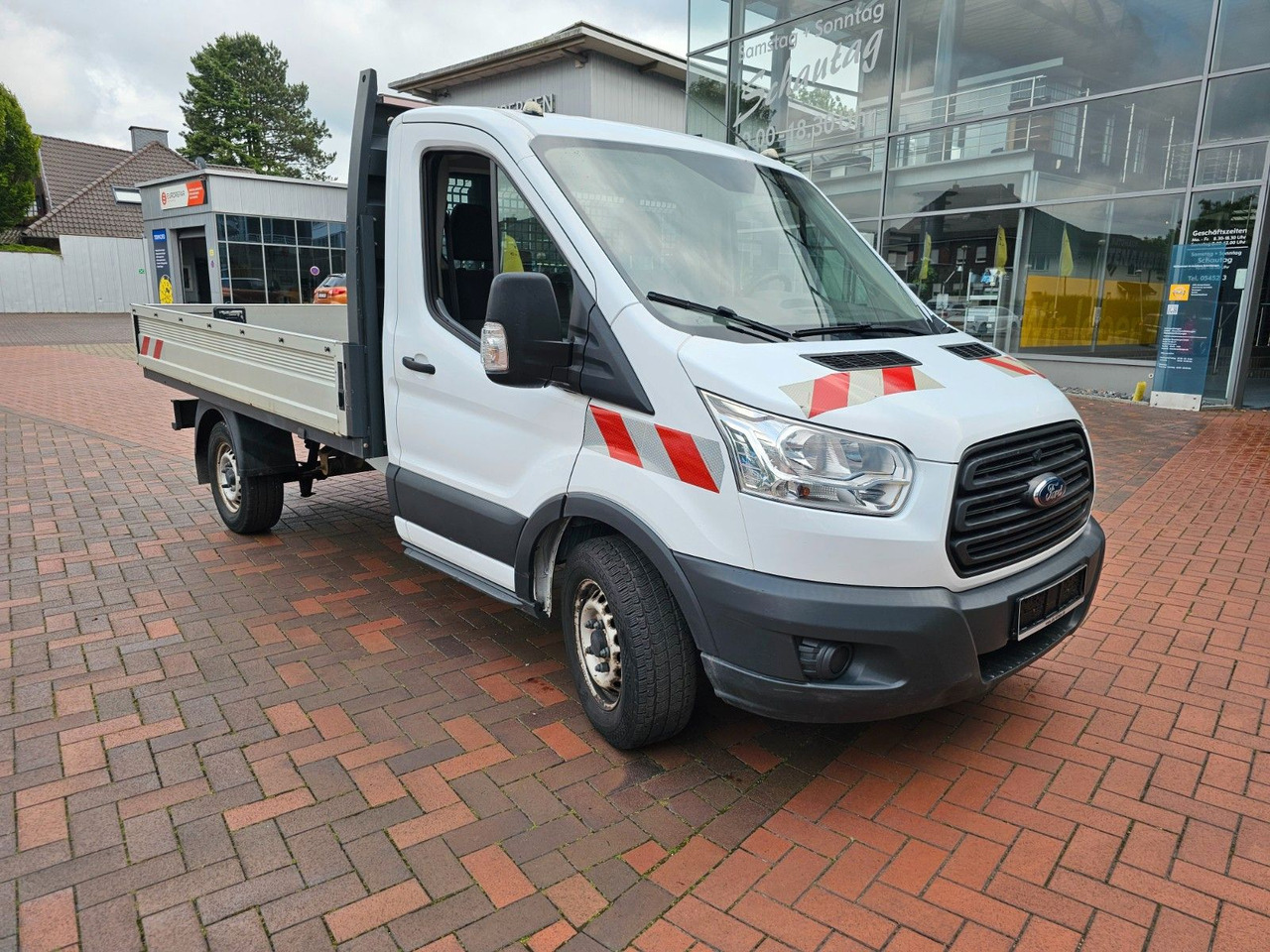 Ford Transit Pritsche 350 L2 Einzelkabine Motorschade - Carrinha de caixa aberta: foto 1 Ford Transit Pritsche 350 L2 Einzelkabine Motorschade - Carrinha de caixa aberta: foto 1
