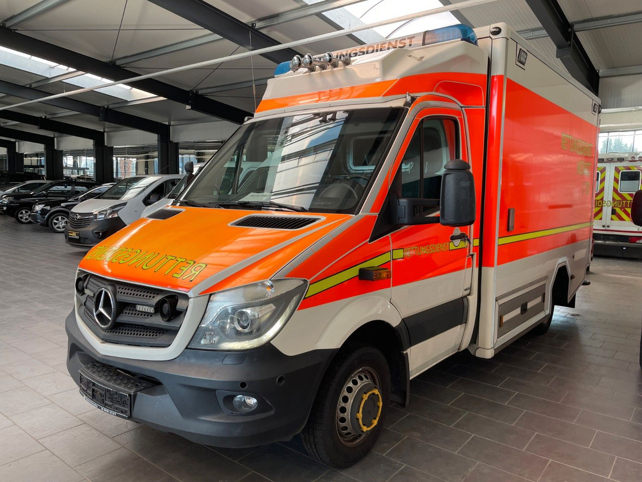 Mercedes-Benz Sprinter II Rettungswagen 519 CDI - Automóvel: foto 2 Mercedes-Benz Sprinter II Rettungswagen 519 CDI - Automóvel: foto 2