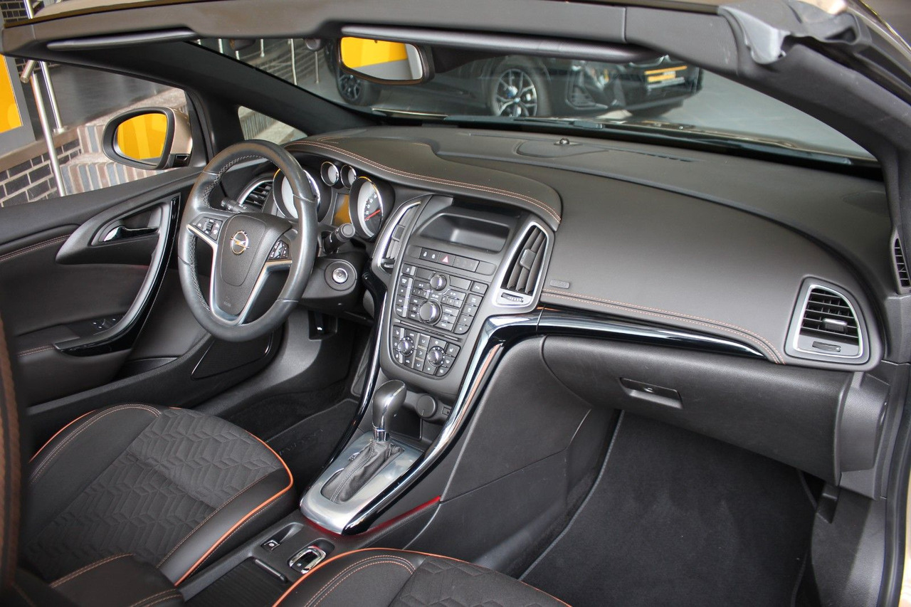 Opel Cascada Innovation AT Sitz- & Lenkradhzg BiXenon - Automóvel: foto 5 Opel Cascada Innovation AT Sitz- & Lenkradhzg BiXenon - Automóvel: foto 5