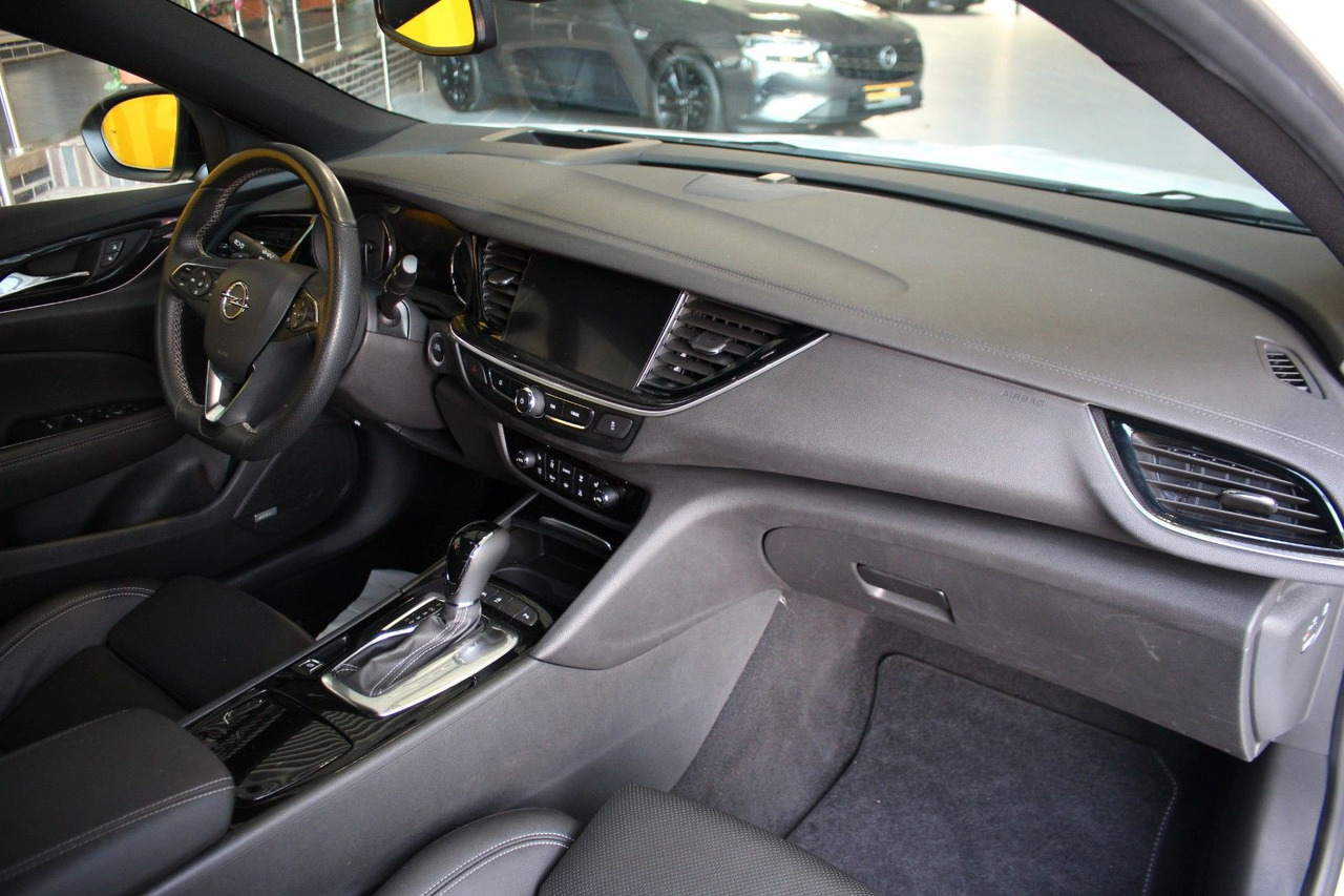 Opel Insignia B Sports Tourer Ultimate 4x4 AHK ACC - Automóvel: foto 5 Opel Insignia B Sports Tourer Ultimate 4x4 AHK ACC - Automóvel: foto 5