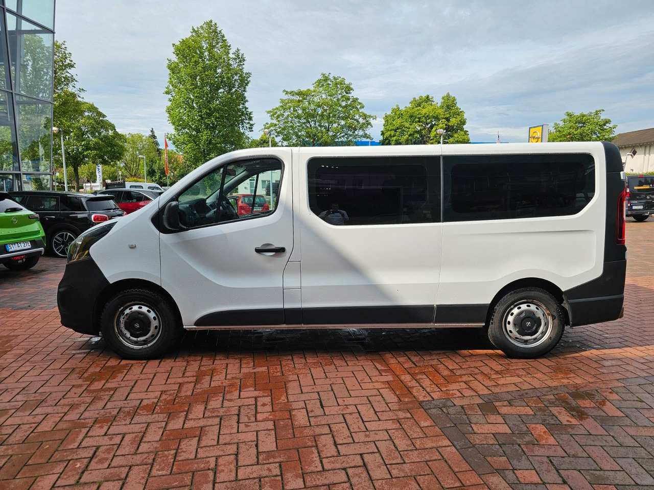 Opel Vivaro B Combi Bus L2H1 2,9t AHK - Furgão de passageiros: foto 2 Opel Vivaro B Combi Bus L2H1 2,9t AHK - Furgão de passageiros: foto 2