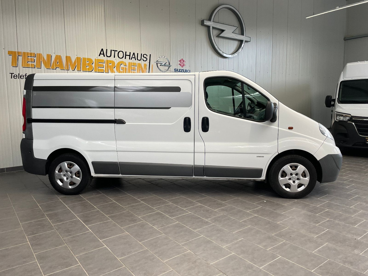 Opel Vivaro Kasten L2H1 2,9t Tüv Scheckheft Klima AHK - Furgão compacto: foto 2 Opel Vivaro Kasten L2H1 2,9t Tüv Scheckheft Klima AHK - Furgão compacto: foto 2