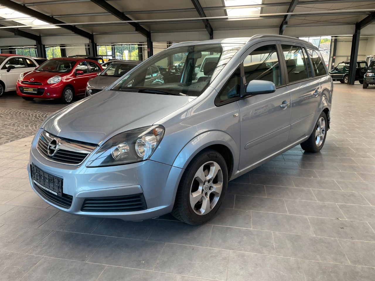 Opel Zafira B Edition - Furgão de passageiros: foto 2 Opel Zafira B Edition - Furgão de passageiros: foto 2