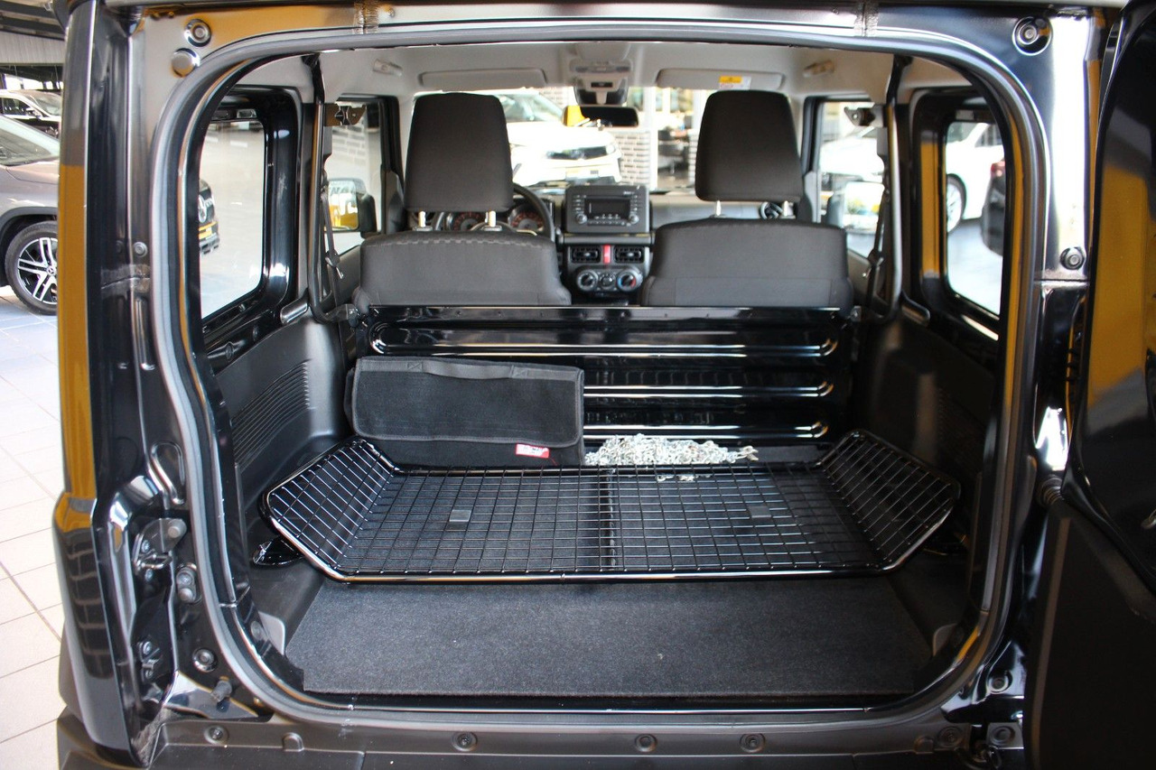 Suzuki Jimny zuschaltbarer Allradantrieb Allgrip - SUV: foto 5 Suzuki Jimny zuschaltbarer Allradantrieb Allgrip - SUV: foto 5